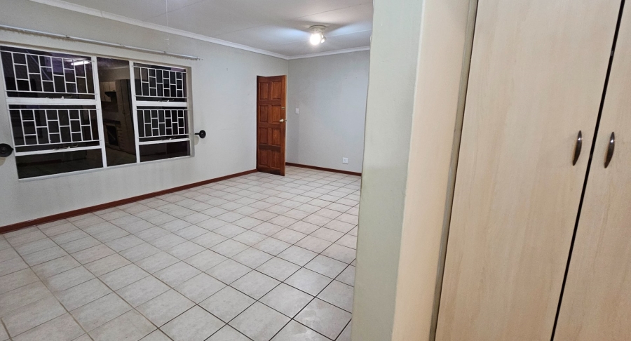 2 Bedroom Property for Sale in Langenhovenpark Free State